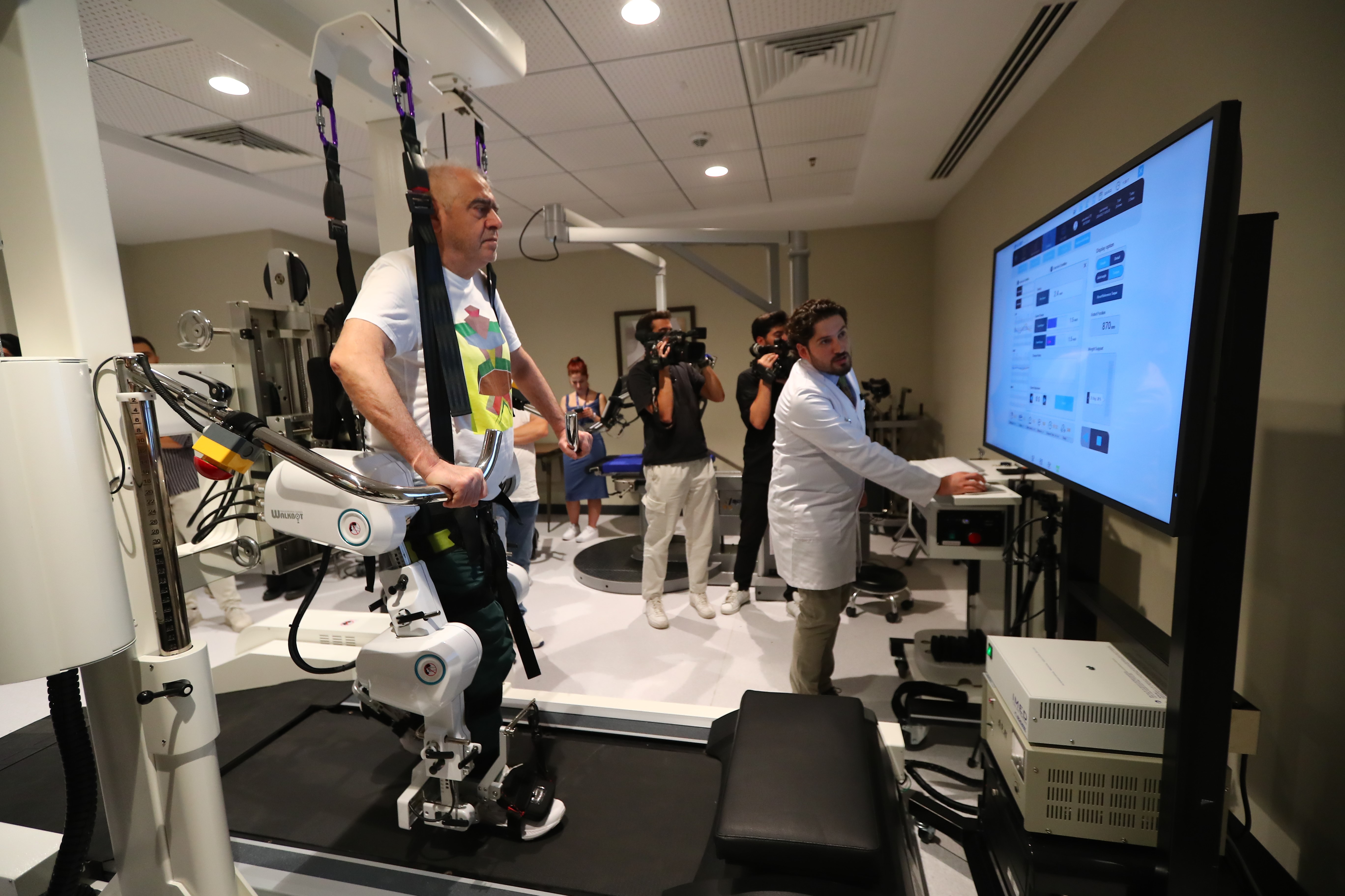 A first in Turkey: Walking robot will give hope to patients