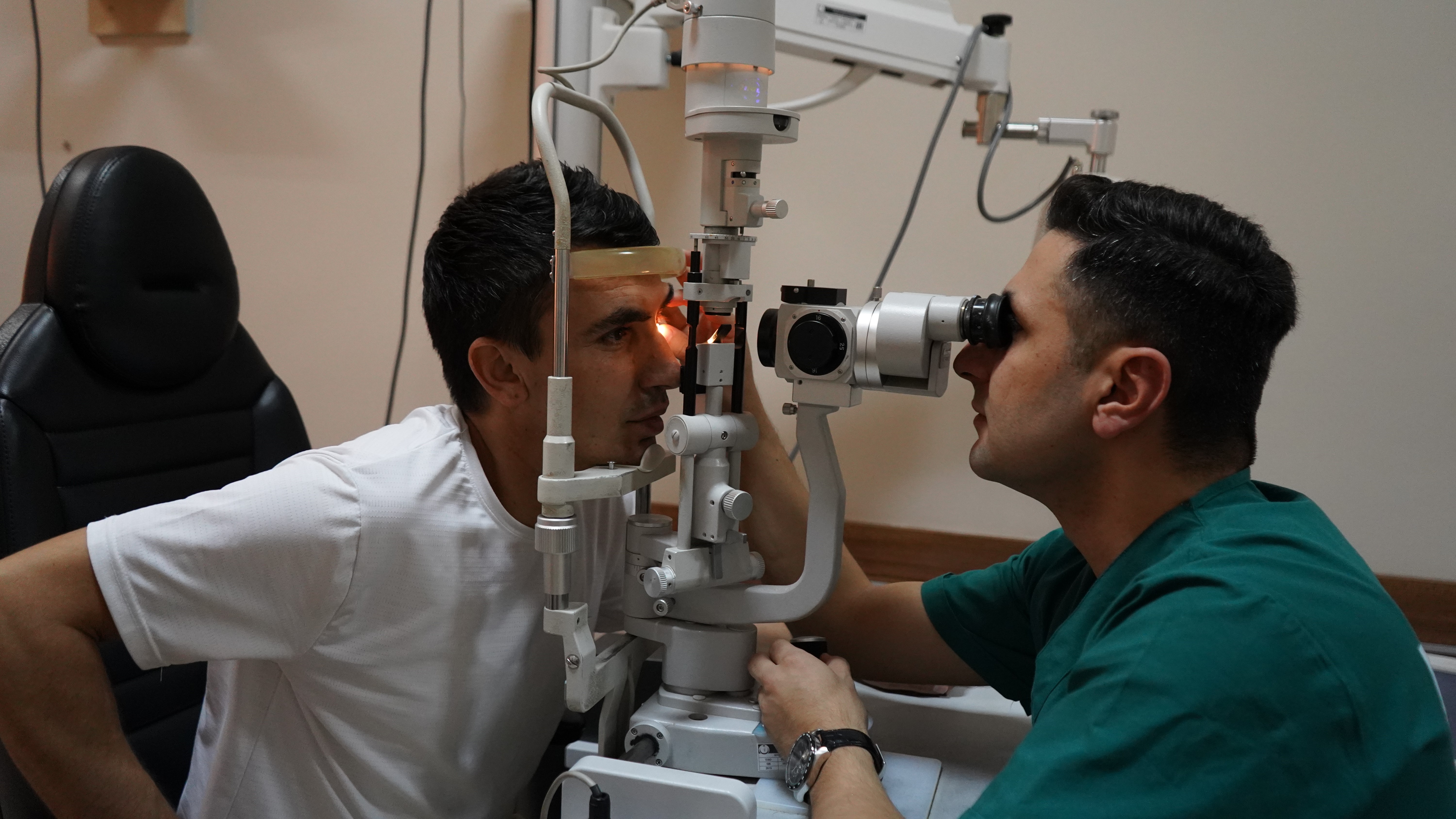 Sunglasses warning from ophthalmologist for those going out in hot weather