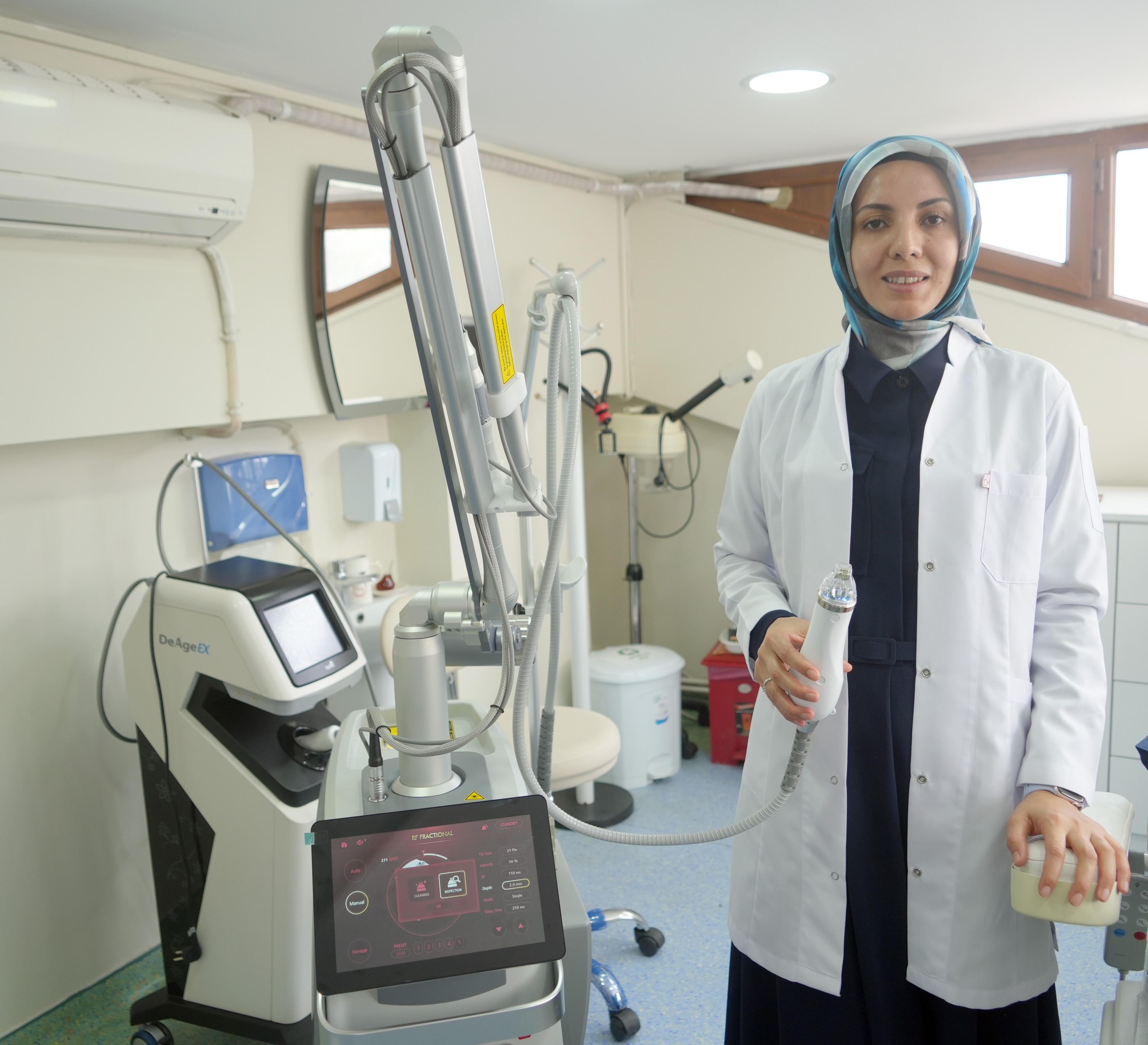 Wrinkles, acne and scars are treated with gold needle