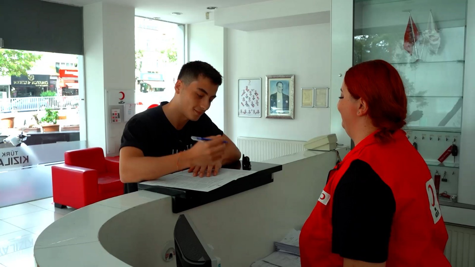 Famous actors continue to support Red Crescent's blood donation campaign